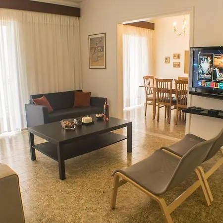90 Sqm 2 Bedroom Near Ixia דירה